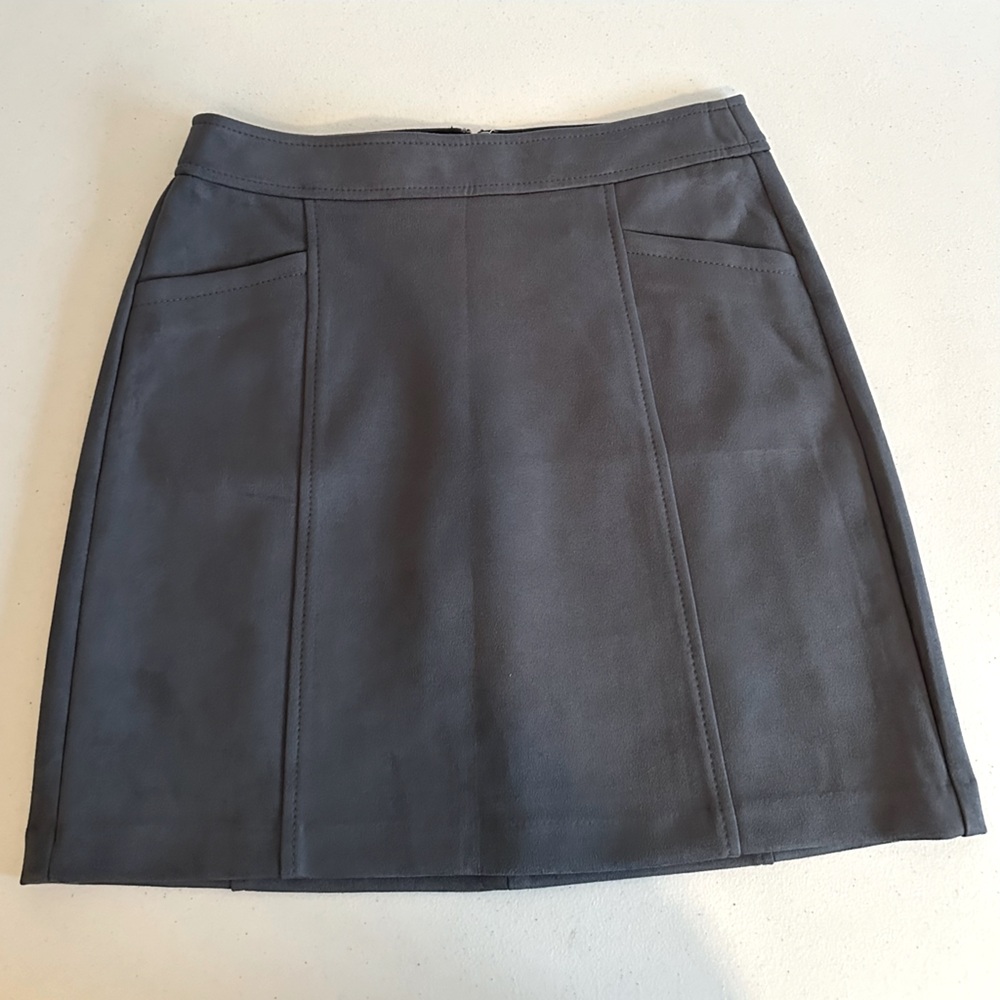 NWT Women’s Loft‎ 4 Dark Gray Suede Like Skirt
